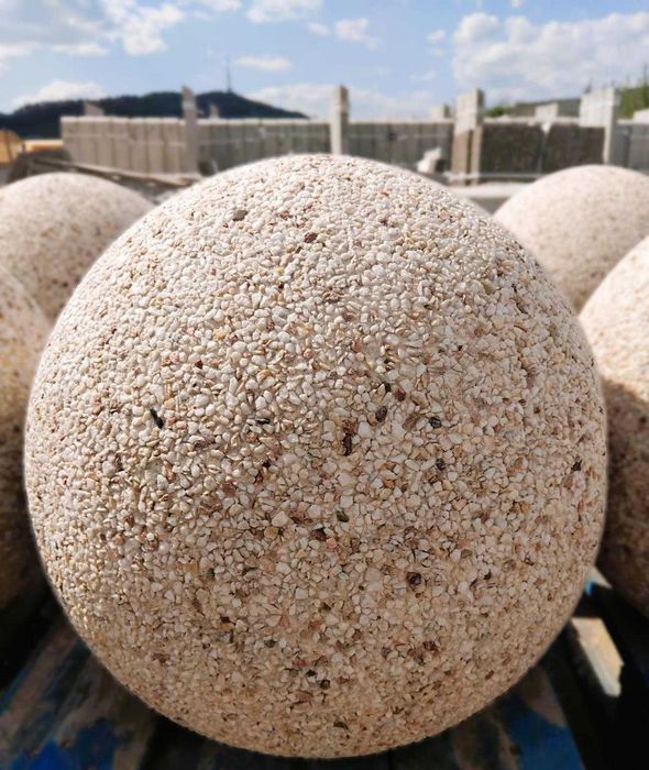 Bolard sferic PerlaUrbană 35 din beton si marmura margaritar 35 cm