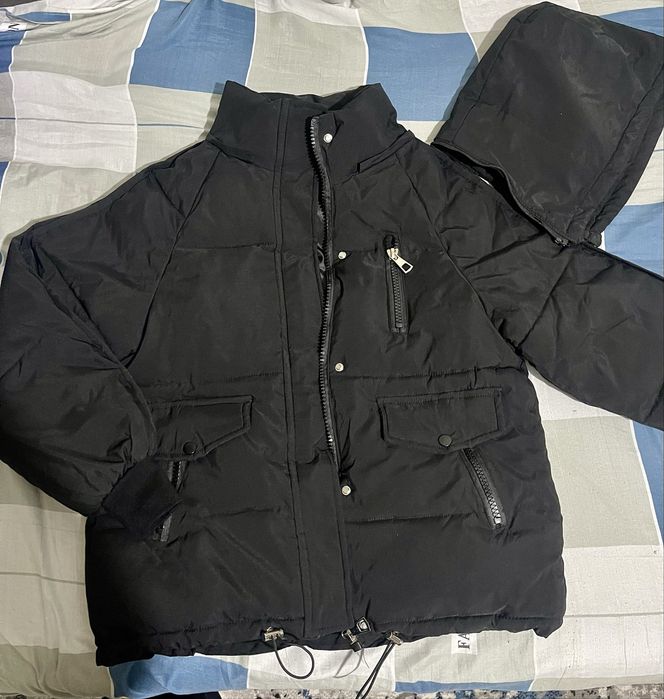 Куртка черная новая, теплая и стильная