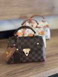 Луксозни дамски чанти Louis Vuitton