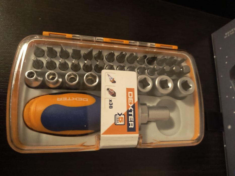 Vând trusă de șurubelniță Dexter,la preț bun!