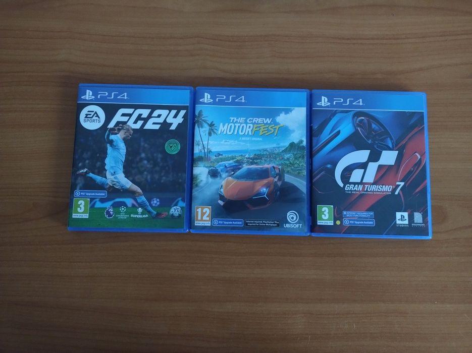 Vând PlayStation 4