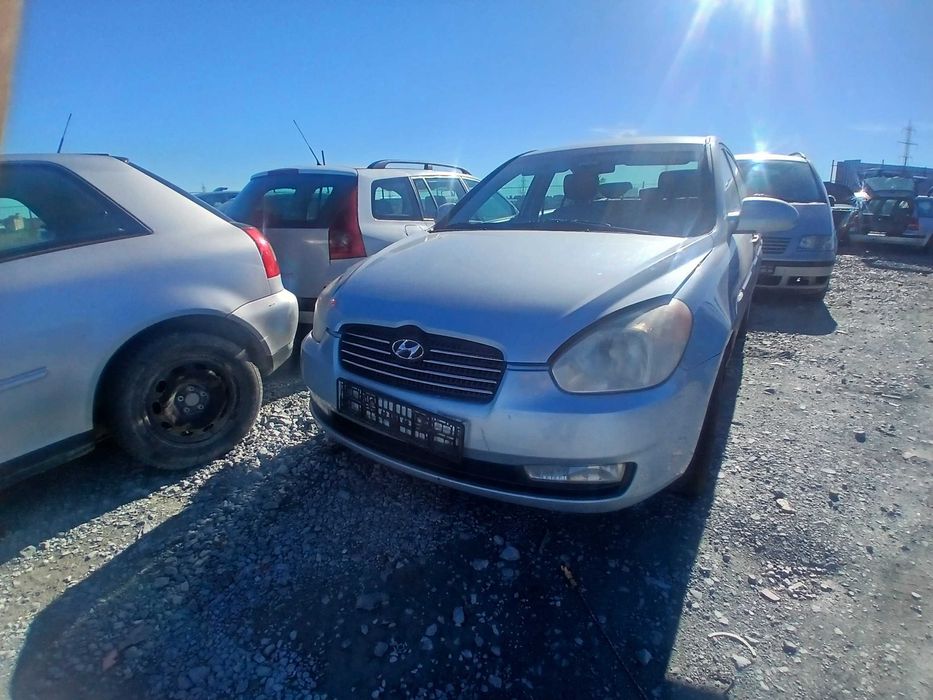 Dezmembrez hyundai accent