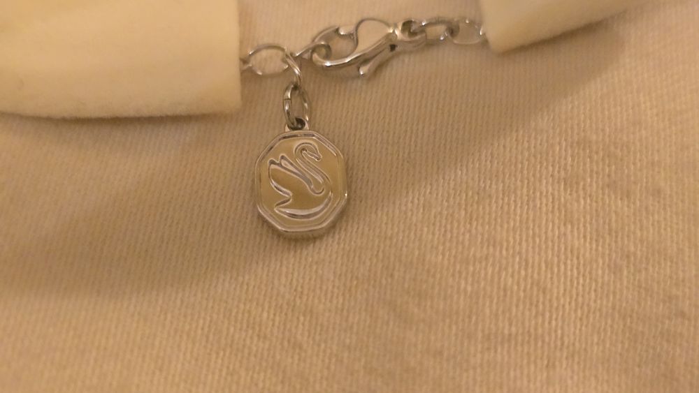 Продавам гривна Swarovski