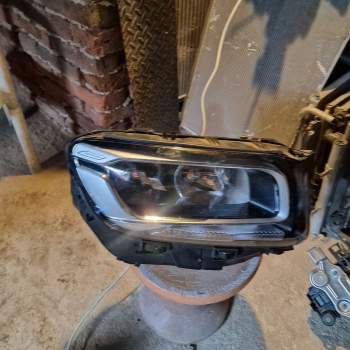 Mercedes Benz GLB 2022 десен фар