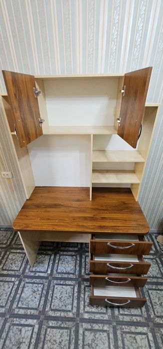 Продаётся письменный стол