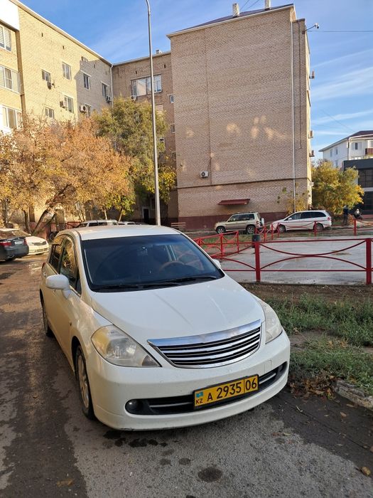 ниссан  тиида  автомобиль