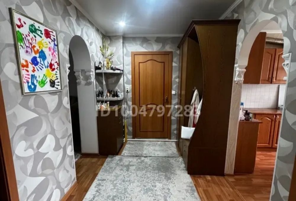 Продам тумбу для обуви .шкаф для коридора левй угол.