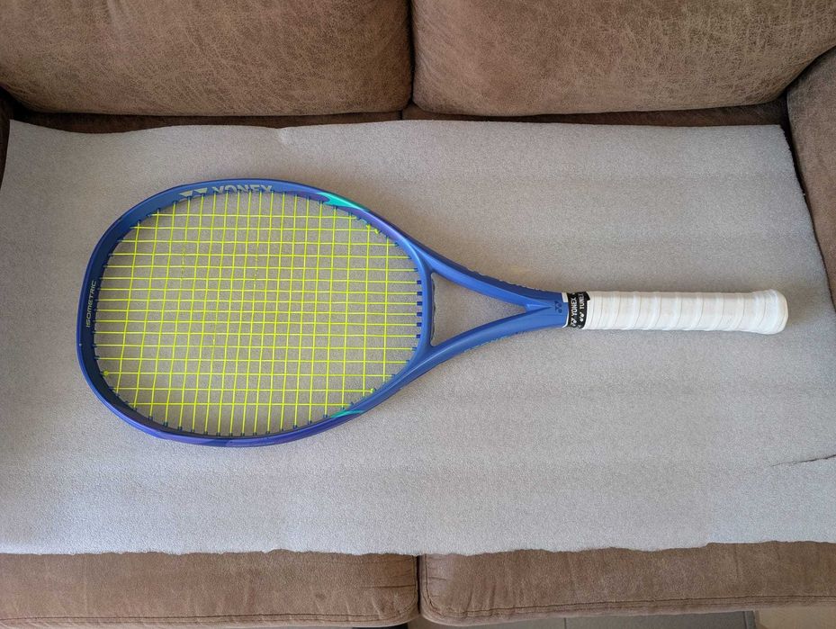 Racheta Yonex Ezone 100  Blast Blue ( 2025 )  300g Grip 2