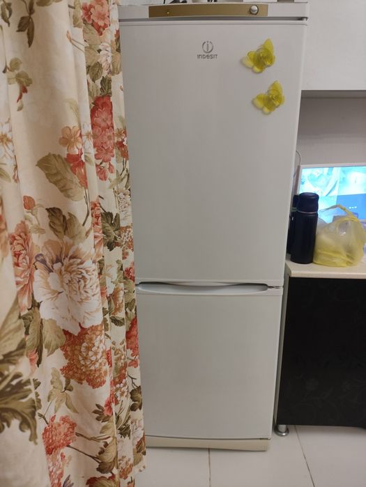 Холодильник Indesit