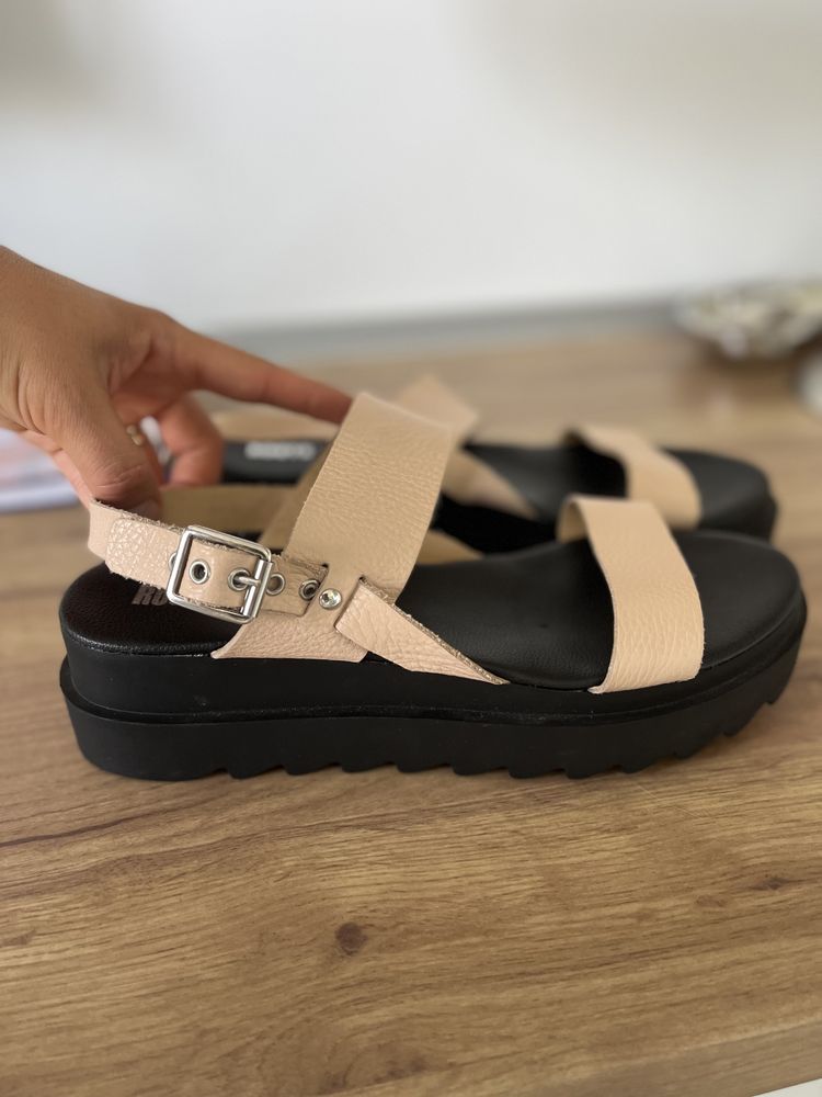 Vând sandale dama din piele naturala marimea 40-41