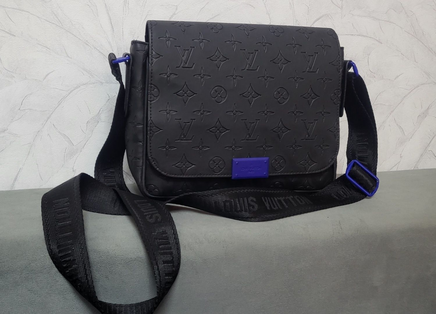 Guess , LV, Karl... дамски чанти и раници, клъч и портмонета, кардхолд