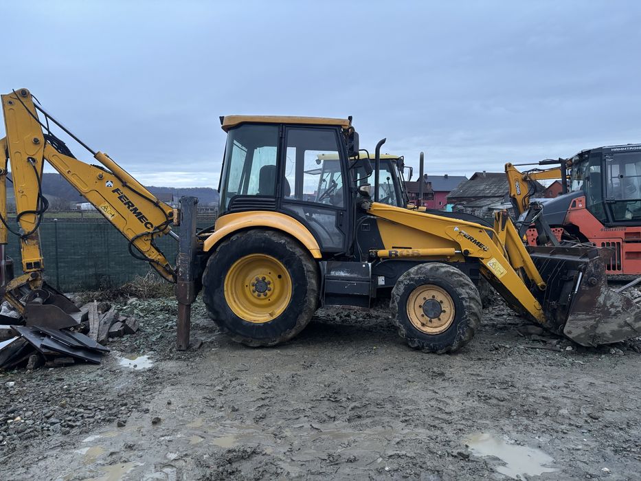 Buldoexcavator FERMEC 3 cupe si picon