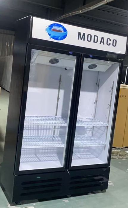 Vitrina frigorifica cu 3 usi pentru sucuri