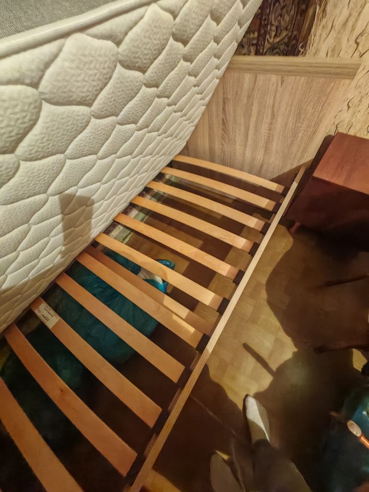 Продам кровать 1-спальную с матрасом