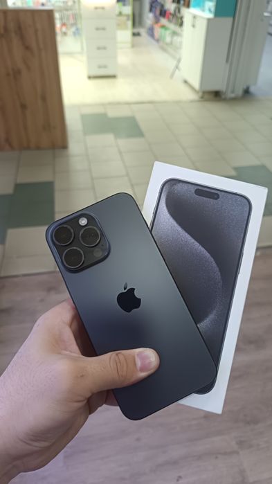 Продаю Айфон 15 про макс