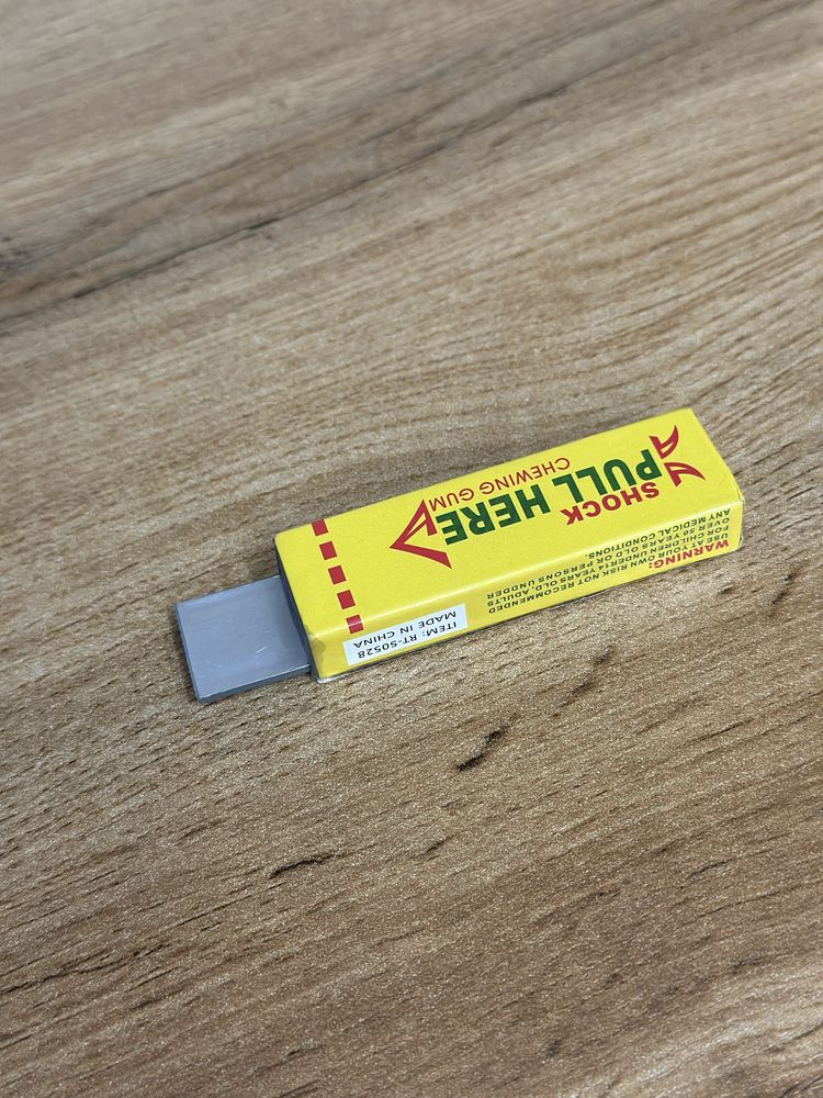 Жевачка с током для пранков