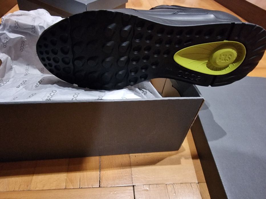 Продавам чисто нови обувки еко