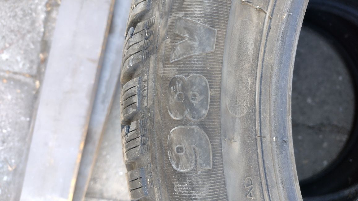 Продавам зимни гуми  215/55  R17