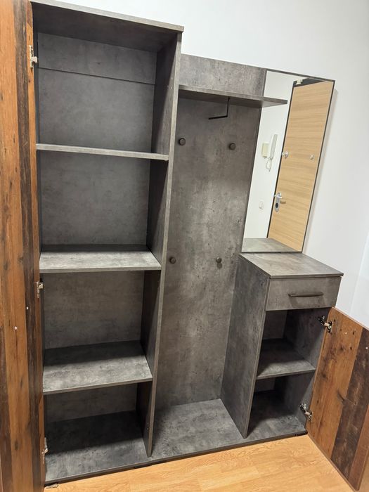 Vand mobilier hol