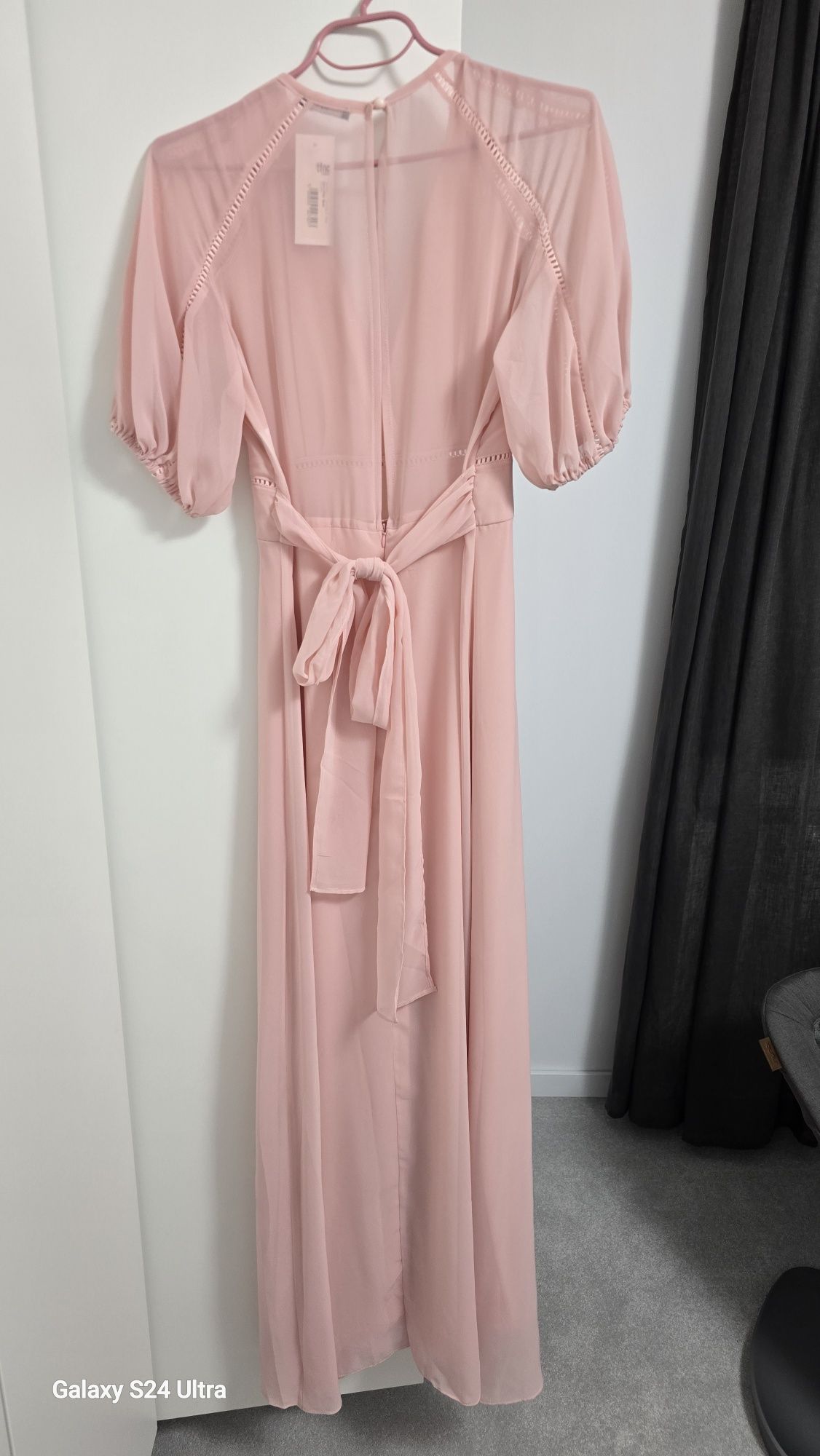 Rochie noua, lunga , cu fermoar pe spate.