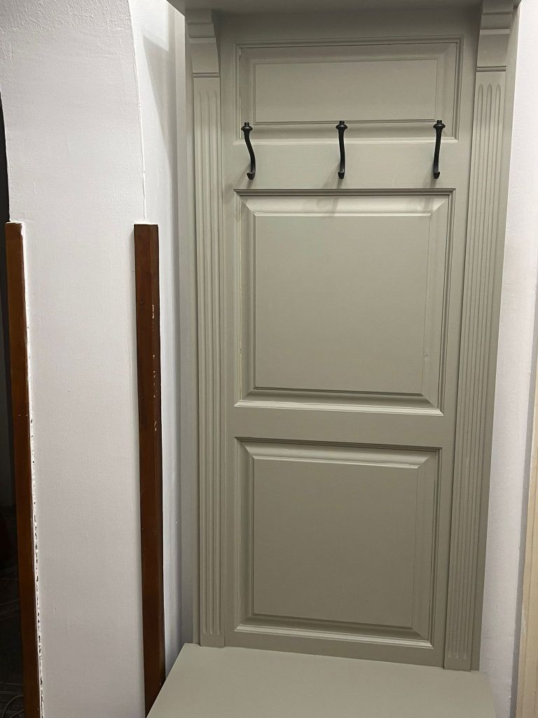 Vând cuier lemn art deco