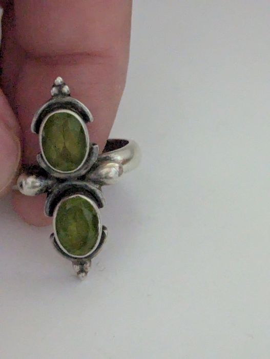 Vand 2 inele argint vintage cu piatra peridot