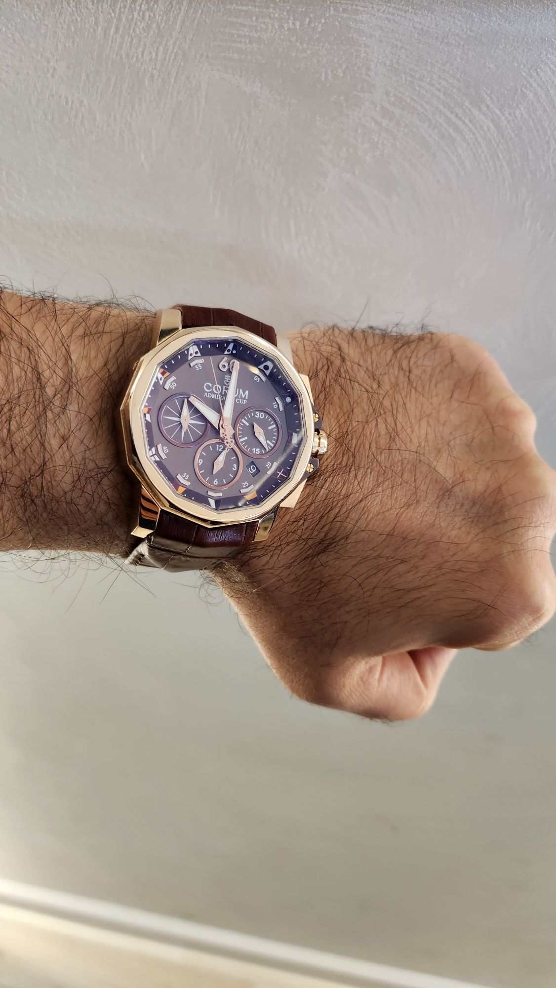 Швейцарские золотые часы Corum!