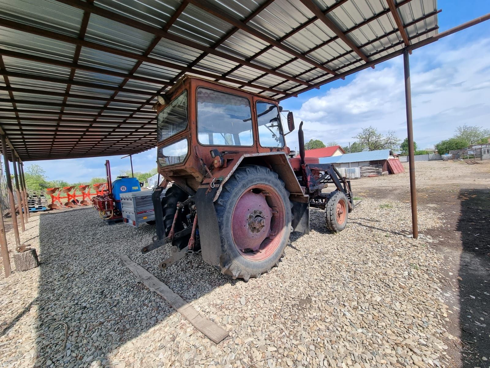 Vand tractor U650 cu incarcator frontal