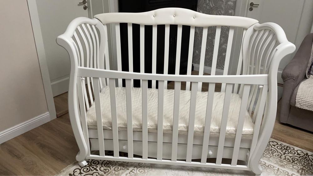 Patut bebe lemn masiv