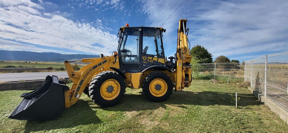 Buldo excavator  Recent adus!