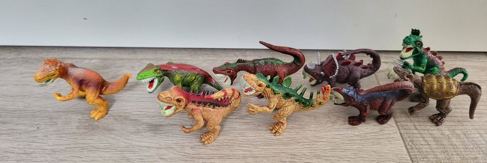 Predasaurs, Предасъри, Динозаври със светещи зъби