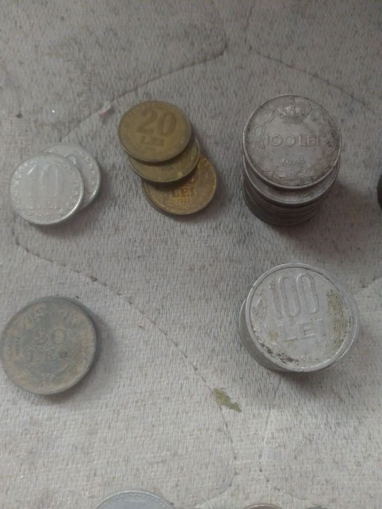 Vind Un săculeț cu monezi vechi de colectie