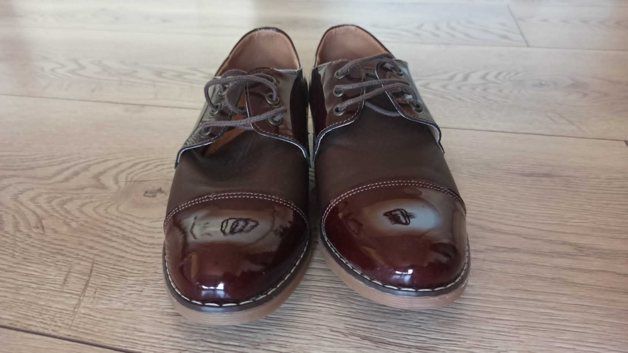 Pantofi din piele model Oxford