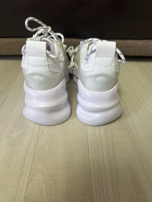 Versace chain reaction