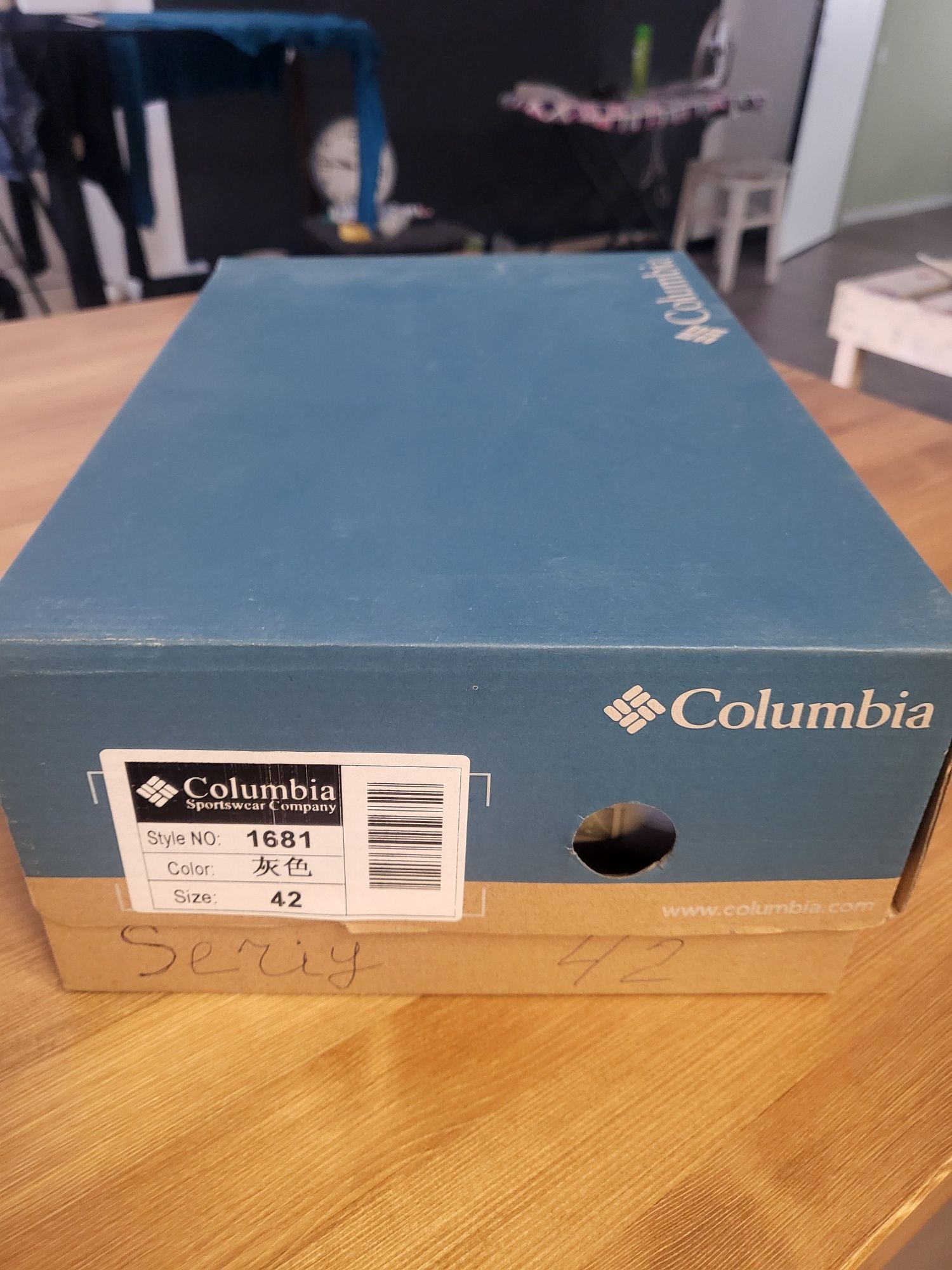 Продаются фирменные кросовки колумбия 42 размер