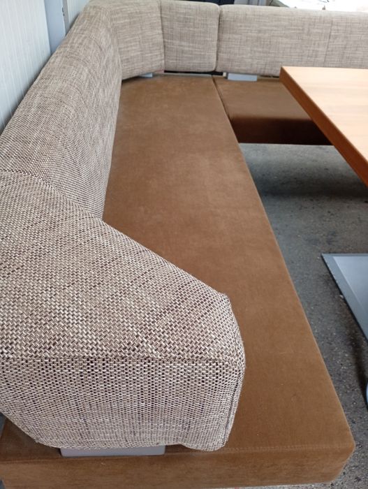 Colțar cu masă, taburet și 2 scaune