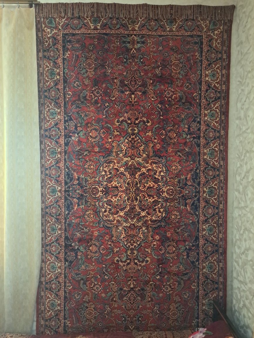 Продам 3 однотипных ковра