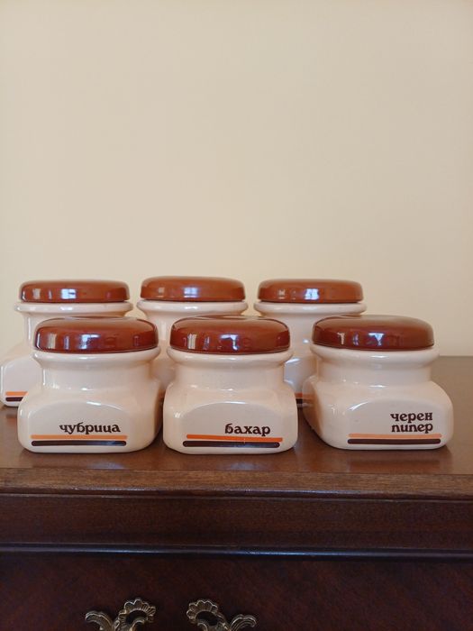 Керамични буркани за подправки