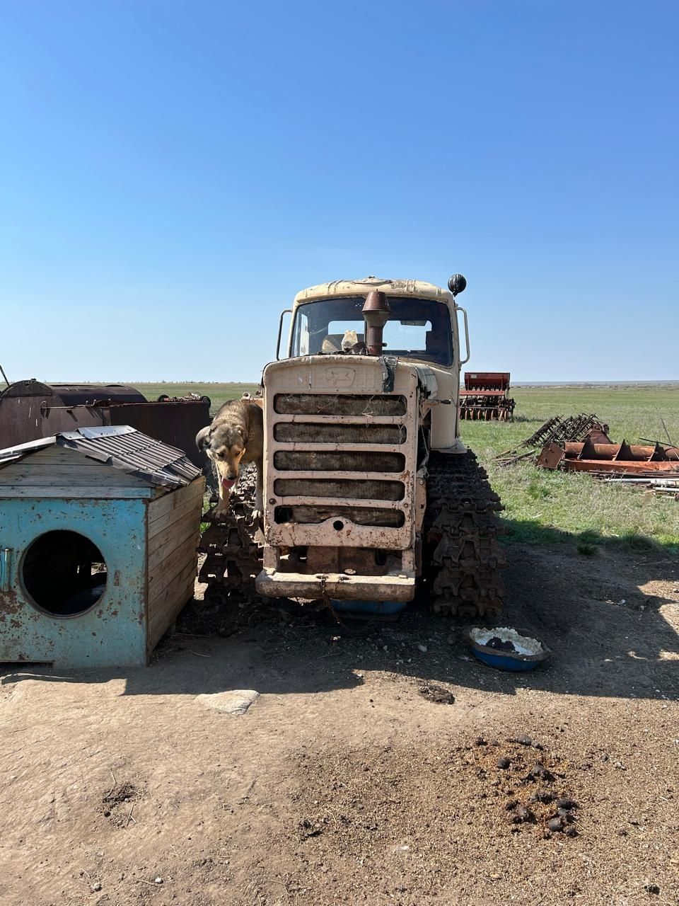 Продам 2 трактора гусеничных в хорошем состоянии