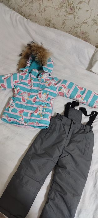 Зимний комбинезон на девочку 3-5 лет.