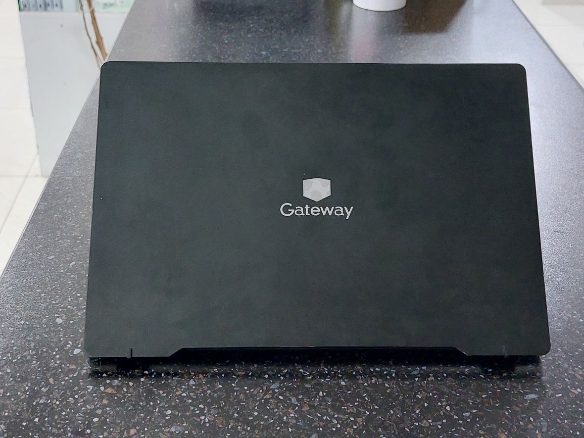 Gatway ноутбук сотилади Американский
