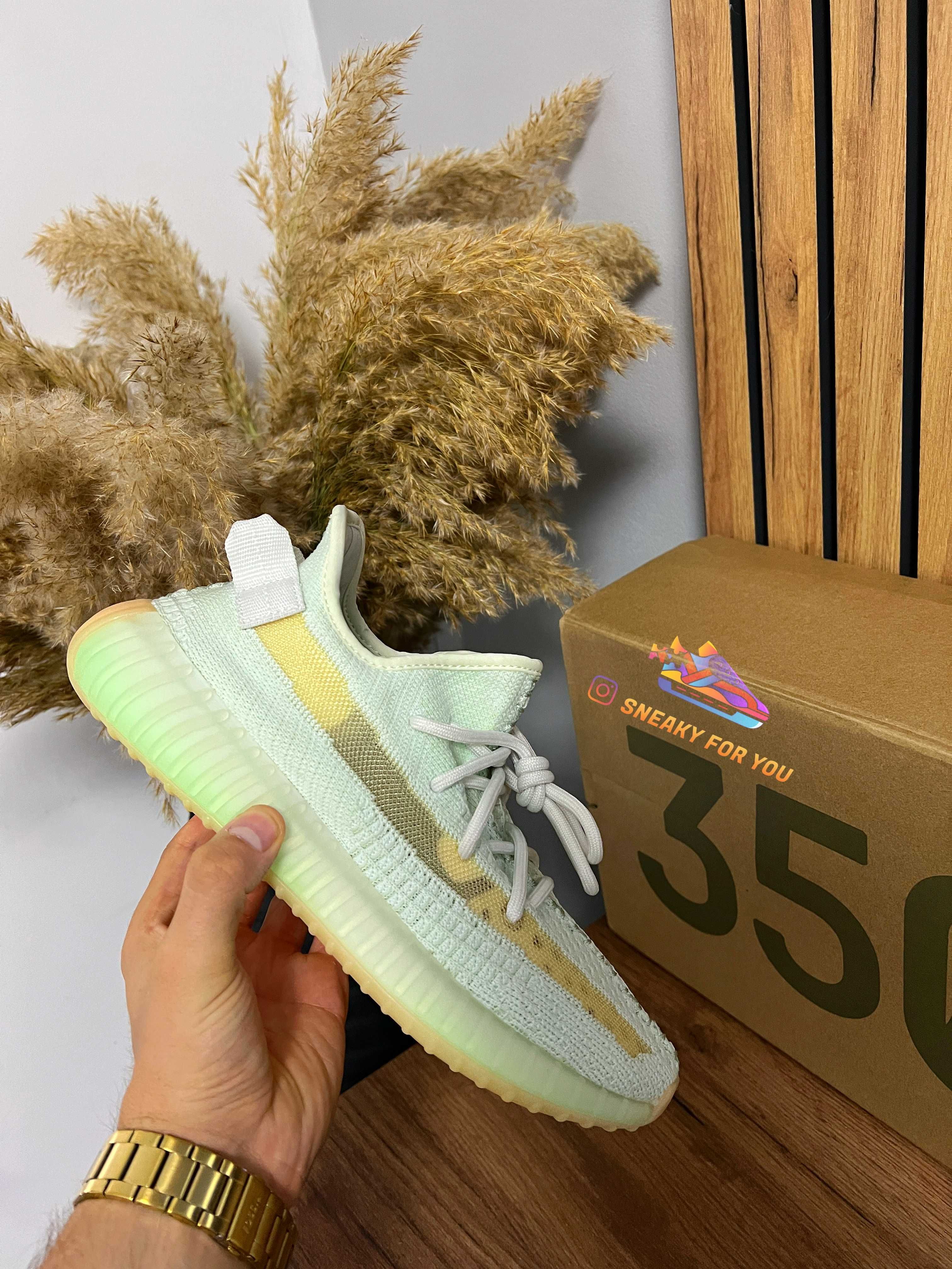 41-43 Yeezy Boost 350 V2 Hyperspace