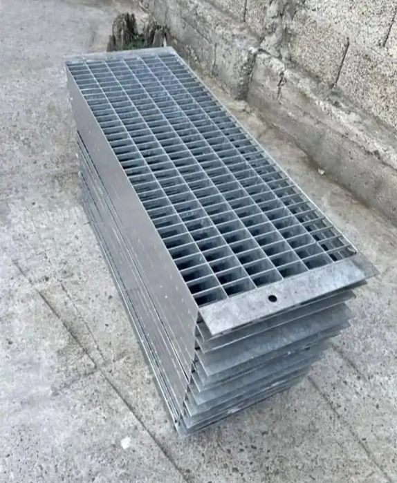 Vând grătare zincată avem și trepte pentru spălătorii și pentru scări