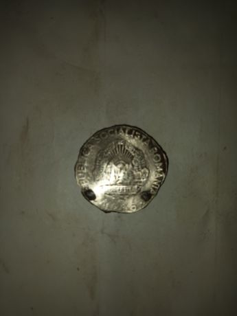 Vînd o monedă veche din Anul 1966,preț 20.000 Lei.