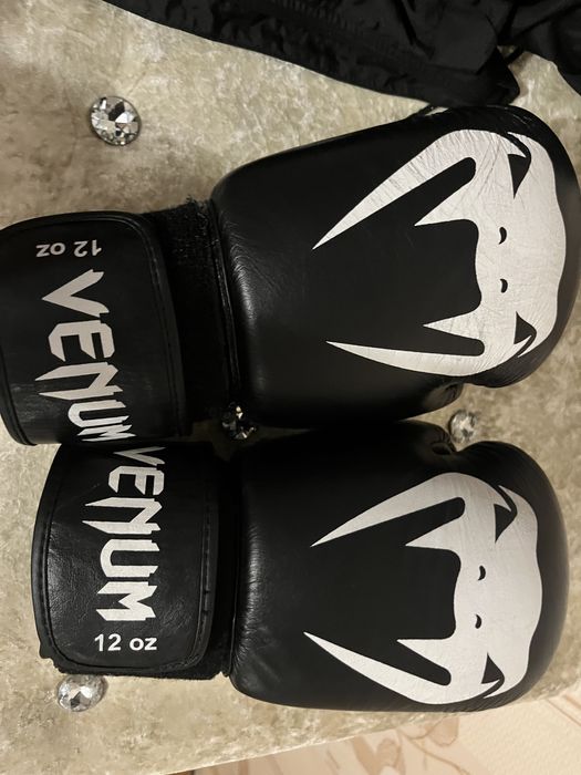 Перчатки Venum продаю