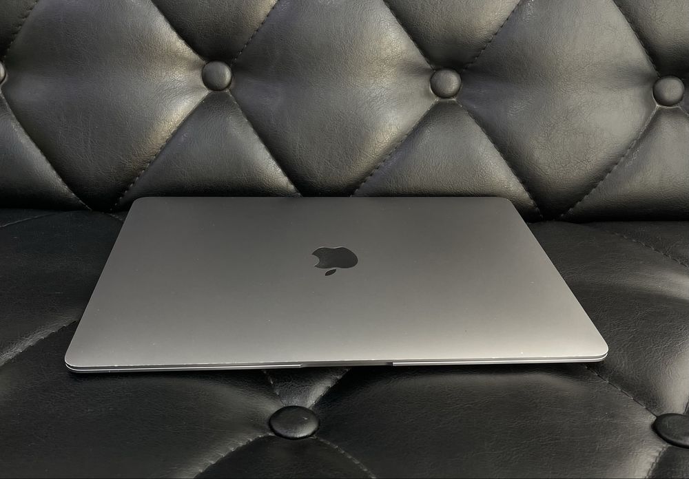 Apple MacBook Air M1 2020 года в идеальном состояние