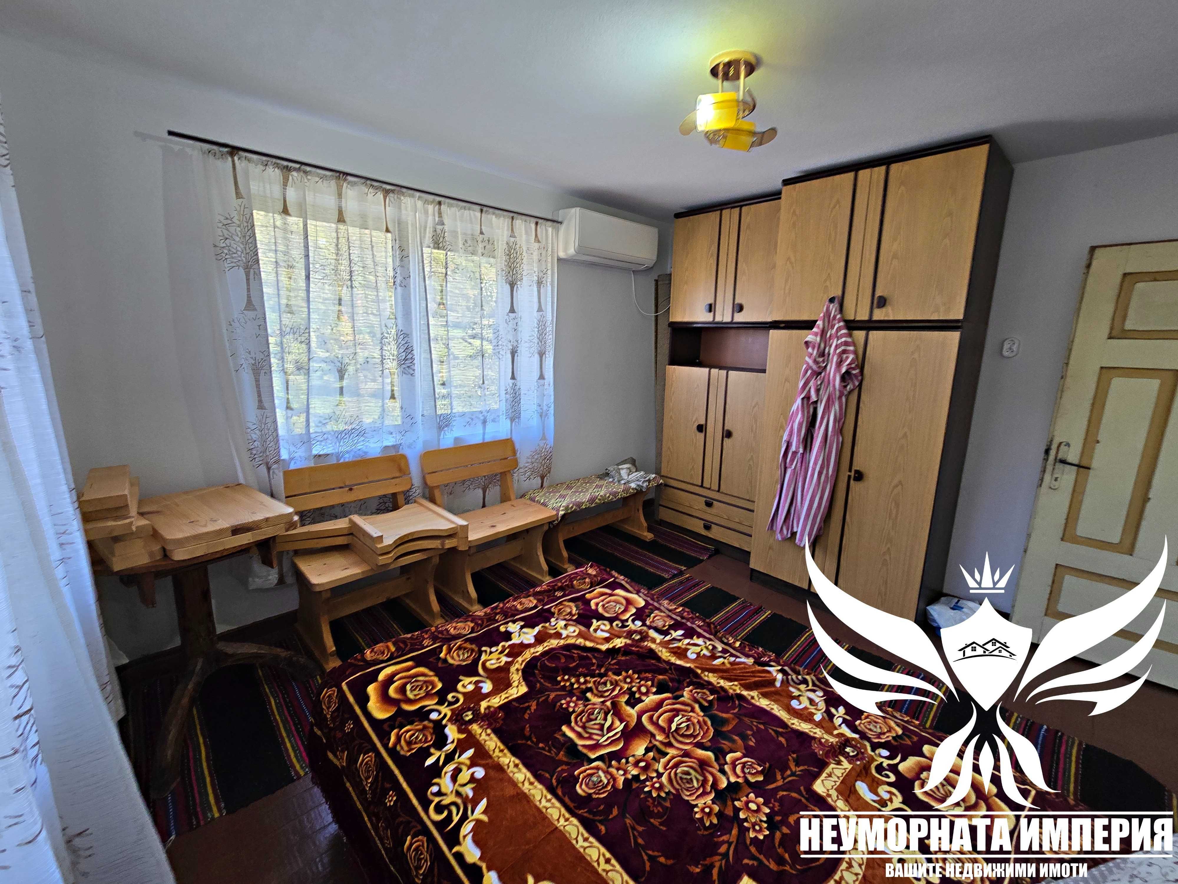 Продавам две къщи с 340РЗП и 880кв. двор в село Дряново общ. Лъки