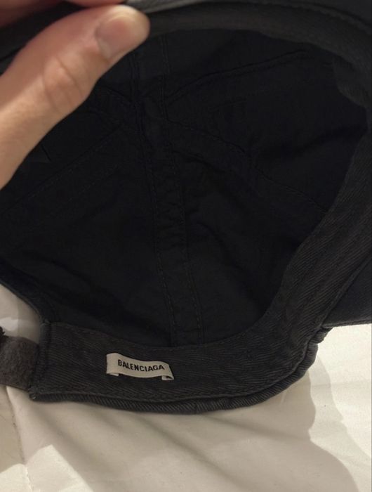 Шапка с козирка Balenciaga