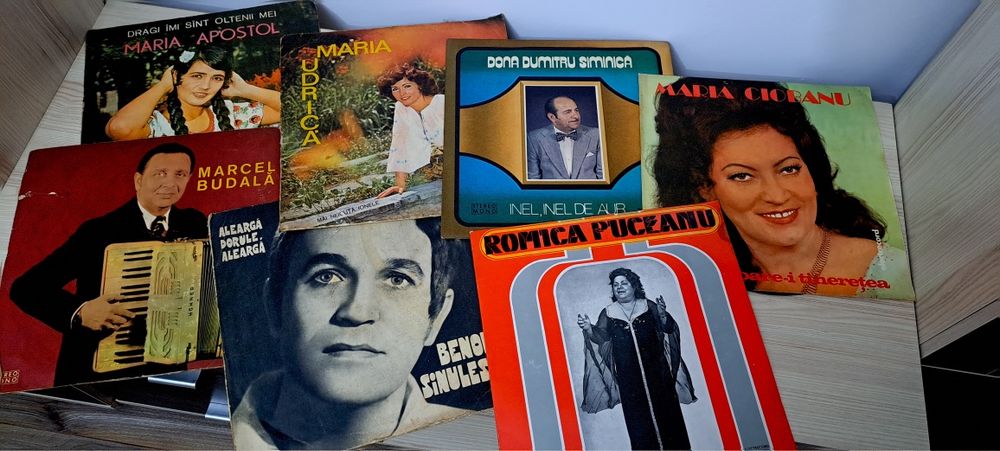 Vând pachet viniluri mari.