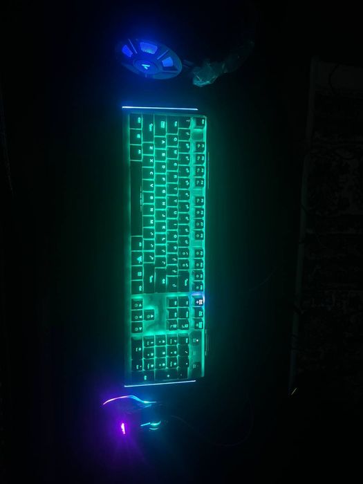 Kilavyatura mishka naushnik 3tasibirda sotaman holayi yangi